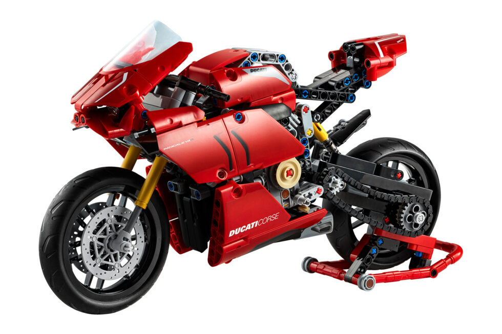 LEGO Ducati Panigale V4 R - Play Hard